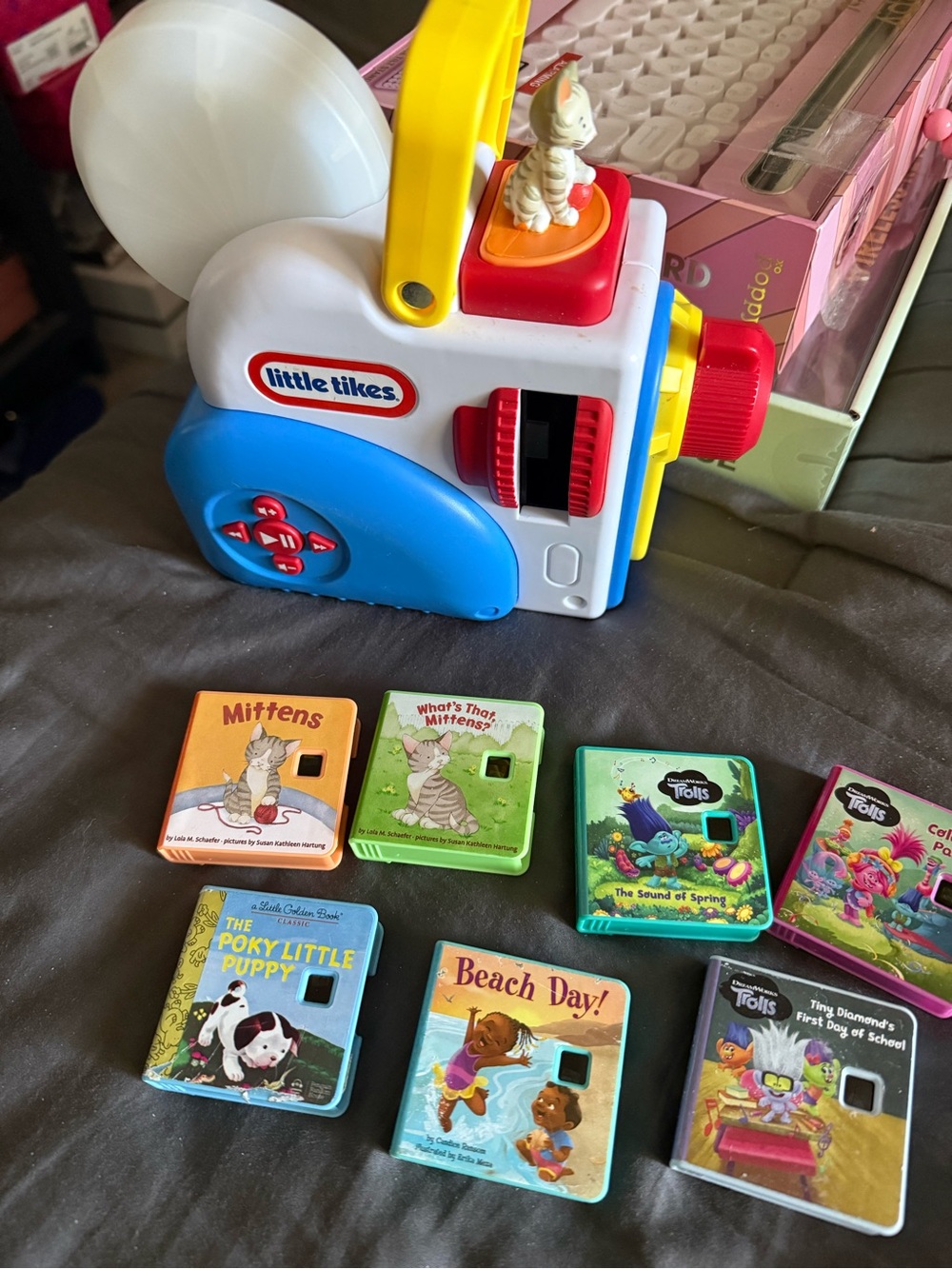 Little Tykes  Story Dream Machine Projector with books